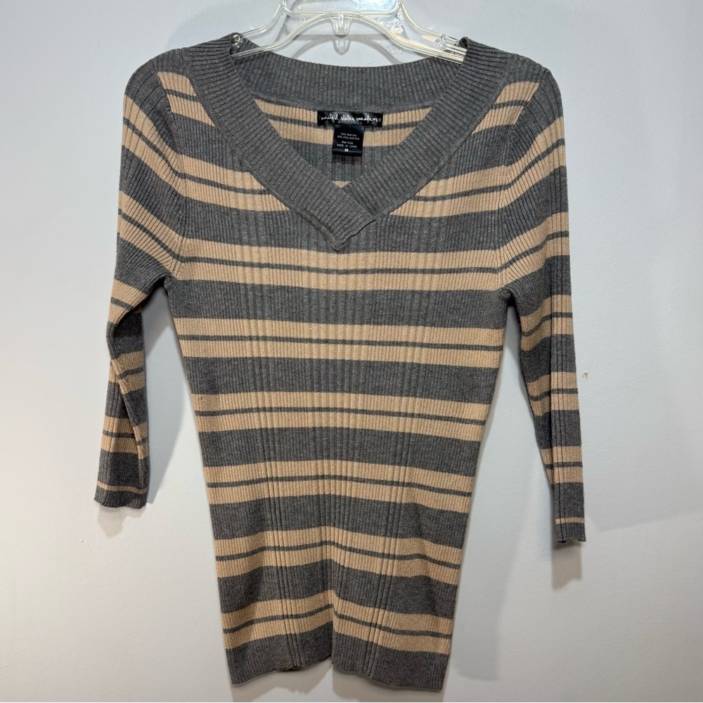 United States Sweaters‎ Striped V-Neck Sweater - Gray and Tan. Size M